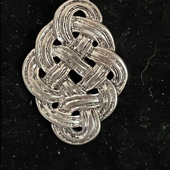 1 1/8” silver tone knotted Celtic weave pattern stud earrings - Picture 7 of 13